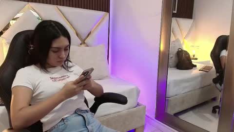 Snapshot of emelie_ch_ chatting on January 10, 2026, 2:57 am Emily online show from January 10, 2026, 2:57 am