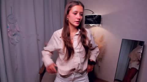 Snapshot of emelineweeman chatting on November 1, 2025, 1:40 am Emma online show from November 1, 2025, 1:40 am