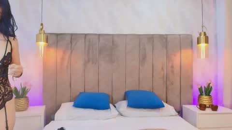 Emely  Antony online show from November 25, 2025, 2:55 am