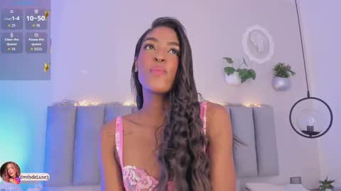 Emely online show from September 18, 2025, 11:34 am