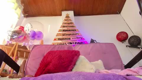 emely_exxotic online show from December 17, 2025, 12:33 pm