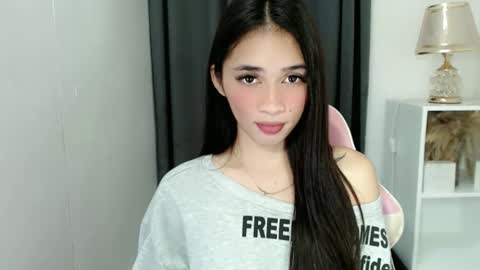 Snapshot of emelyn_fuckdoll chatting on March 16, 2026, 6:34 pm Scarlett online show from March 16, 2026, 6:34 pm