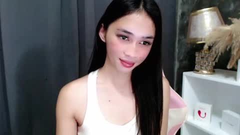 Snapshot of emelyn_fuckdoll chatting on March 22, 2026, 1:53 am Scarlett online show from March 22, 2026, 1:53 am