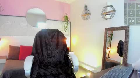 Snapshot of emeralda_co chatting on October 23, 2025, 1:10 pm Esmeralda online show from October 23, 2025, 1:10 pm