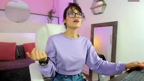 Snapshot of emeralda_co chatting on October 28, 2025, 12:19 pm Esmeralda online show from October 28, 2025, 12:19 pm