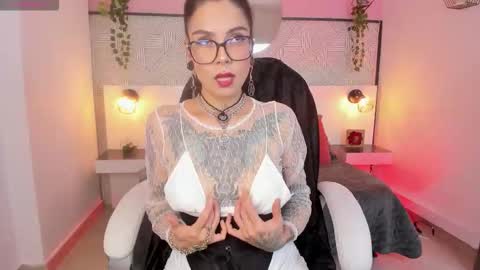 Snapshot of emeralda_co chatting on November 4, 2025, 12:26 pm Esmeralda online show from November 4, 2025, 12:26 pm