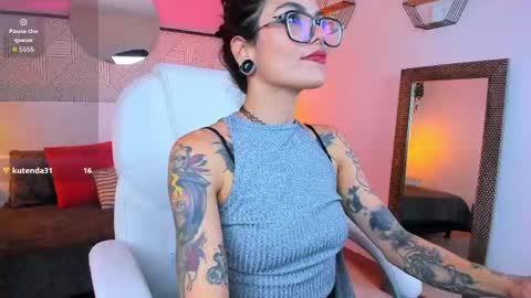 Snapshot of emeralda_co chatting on November 12, 2025, 1:33 pm Esmeralda online show from November 12, 2025, 1:33 pm