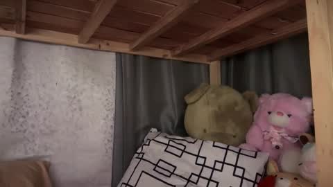 Emerald online show from October 13, 2025, 1:16 am