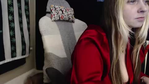 emeraldstrawberri online show from January 15, 2026, 9:58 am