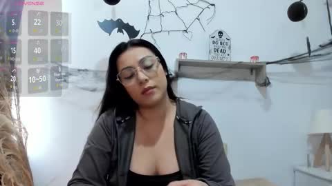 emi_carter online show from October 30, 2025, 7:14 pm