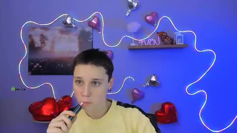 Snapshot of emi_fade chatting on February 17, 2026, 9:06 am emi_fade online show from February 17, 2026, 9:06 am