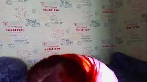 Snapshot of emi_less chatting on February 4, 2026, 9:04 am Emi online show from February 4, 2026, 9:04 am