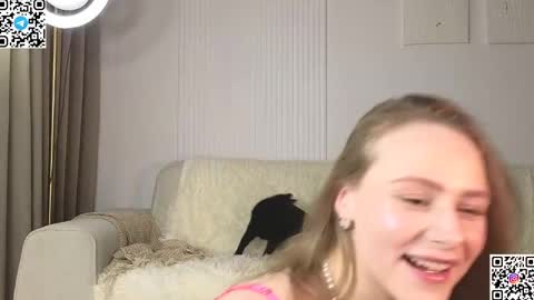 Snapshot of emi_me chatting on January 28, 2025, 10:23 pm Emi me online show from January 28, 2025, 10:23 pm