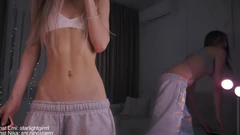 Snapshot of emi_me chatting on February 22, 2025, 10:52 pm Emi me online show from February 22, 2025, 10:52 pm