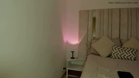 Snapshot of emi_royse chatting on December 17, 2024, 5:58 pm emi_royse online show from December 17, 2024, 5:58 pm