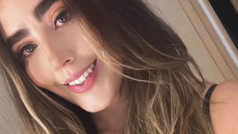 Snapshot of emi_royse chatting on February 24, 2025, 8:47 pm emi_royse online show from February 24, 2025, 8:47 pm