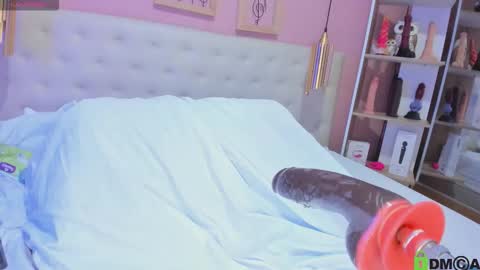 Snapshot of emi_sary chatting on November 12, 2025, 8:08 pm Emily Sarai online show from November 12, 2025, 8:08 pm