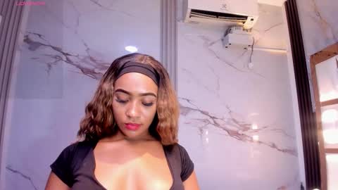 Snapshot of emii_brown chatting on February 4, 2026, 1:33 am Emy online show from February 4, 2026, 1:33 am