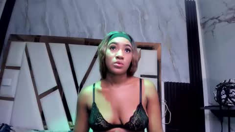 Snapshot of emii_brown chatting on February 8, 2026, 1:53 am Emy online show from February 8, 2026, 1:53 am