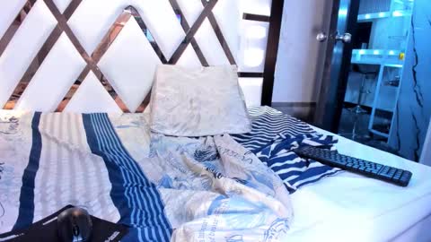 Snapshot of emii_brown chatting on February 15, 2026, 7:51 am Emy online show from February 15, 2026, 7:51 am