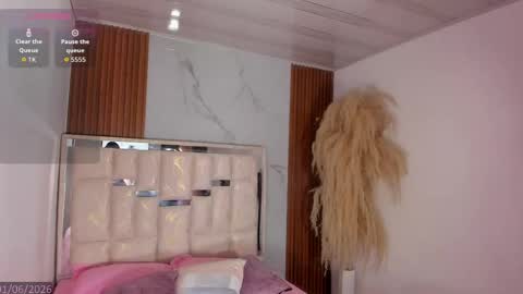 emiily_cuteee online show from June 1, 2026, 12:18 pm