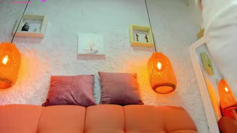 Snapshot of emiily_s chatting on October 2, 2025, 12:01 pm Emily online show from October 2, 2025, 12:01 pm