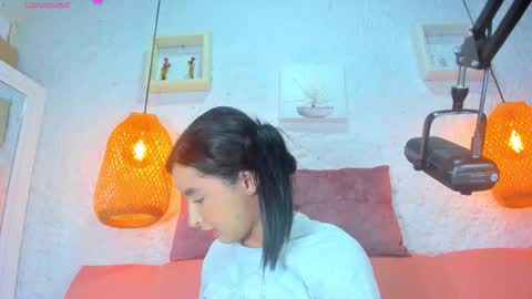 Snapshot of emiily_s chatting on October 4, 2025, 12:03 pm Emily online show from October 4, 2025, 12:03 pm