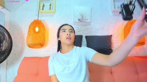 Snapshot of emiily_s chatting on October 6, 2025, 12:02 pm Emily online show from October 6, 2025, 12:02 pm