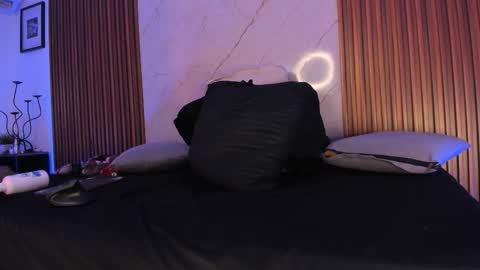 Snapshot of emiilycollins1 chatting on December 20, 2025, 1:45 am online show from December 20, 2025, 1:45 am