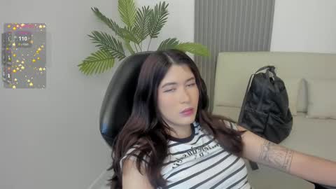 Snapshot of emiilycutex_ chatting on March 6, 2025, 12:09 pm online show from March 6, 2025, 12:09 pm