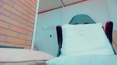 Snapshot of emiilysaenzz chatting on January 29, 2025, 6:39 pm EmillySaenz online show from January 29, 2025, 6:39 pm