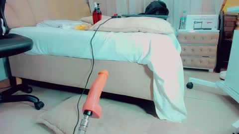 Snapshot of emiilysaenzz chatting on February 3, 2025, 3:59 pm EmillySaenz online show from February 3, 2025, 3:59 pm