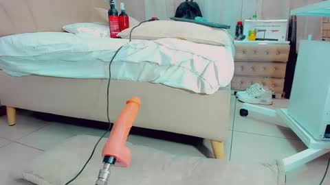 Snapshot of emiilysaenzz chatting on February 23, 2025, 4:35 pm EmillySaenz online show from February 23, 2025, 4:35 pm