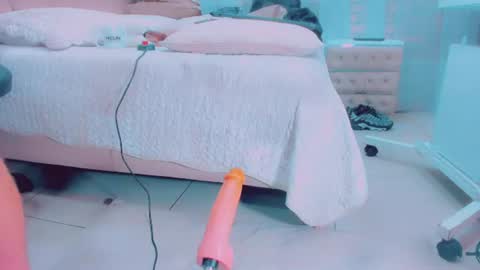 EmillySaenz online show from July 1, 2026, 12:18 pm