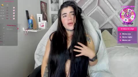 Snapshot of emilayton_ chatting on February 16, 2026, 6:04 pm emilayton_ online show from February 16, 2026, 6:04 pm