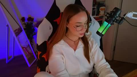 Snapshot of emili1_bc chatting on March 11, 2025, 12:17 pm Emili online show from March 11, 2025, 12:17 pm