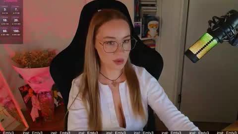 Snapshot of emili1_bc chatting on December 2, 2025, 12:54 pm Emili online show from December 2, 2025, 12:54 pm