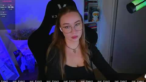 Snapshot of emili1_bc chatting on December 4, 2025, 2:26 pm Emili online show from December 4, 2025, 2:26 pm