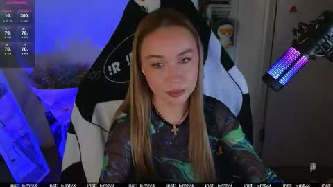 Snapshot of emili1_bc chatting on December 16, 2025, 4:23 pm Emili online show from December 16, 2025, 4:23 pm