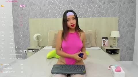 Snapshot of emili_lenus chatting on February 9, 2025, 5:33 pm Emili Lenus online show from February 9, 2025, 5:33 pm