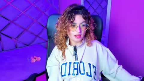 Snapshot of emili_rouse_ chatting on November 20, 2025, 4:23 am Emy online show from November 20, 2025, 4:23 am