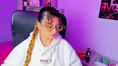 Snapshot of emili_rouse_ chatting on November 22, 2025, 2:21 am Emy online show from November 22, 2025, 2:21 am