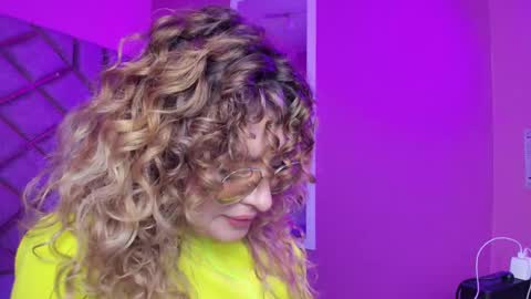 Snapshot of emili_rouse_ chatting on December 18, 2025, 3:23 am Emy online show from December 18, 2025, 3:23 am