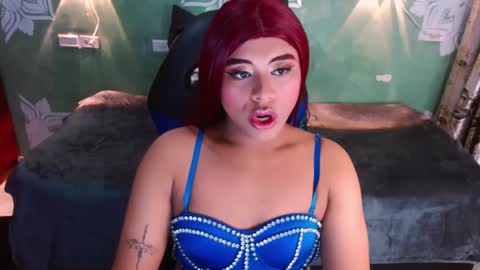 Snapshot of emili_roux chatting on January 14, 2025, 12:35 pm Emili roux online show from January 14, 2025, 12:35 pm