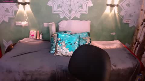 Snapshot of emili_roux chatting on February 4, 2025, 3:57 pm Emili roux online show from February 4, 2025, 3:57 pm