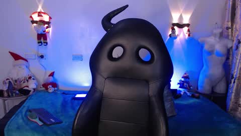 Emili roux online show from December 13, 2025, 7:53 pm