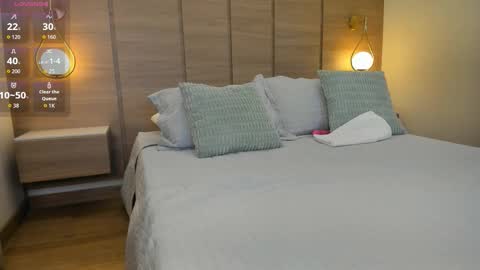 emilia_1040 online show from September 13, 2025, 12:27 pm