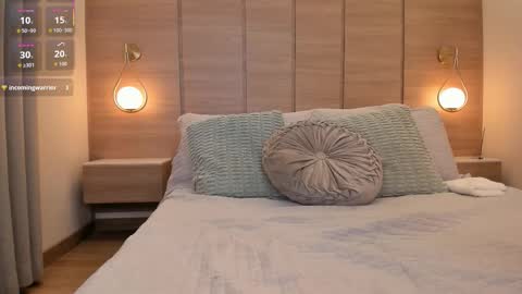 emilia_1040 online show from November 3, 2025, 1:01 pm