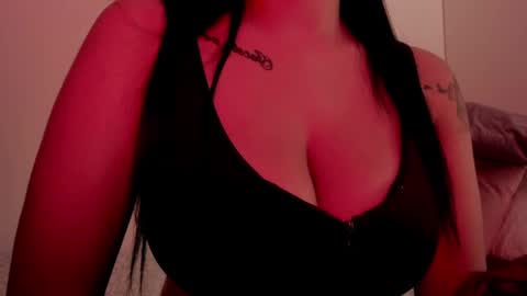 Snapshot of emilia_ghendle chatting on January 16, 2025, 4:28 am Emilia Big Boobs online show from January 16, 2025, 4:28 am