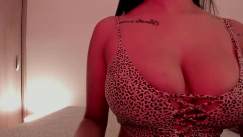 Snapshot of emilia_ghendle chatting on January 17, 2025, 5:19 pm Emilia Big Boobs online show from January 17, 2025, 5:19 pm